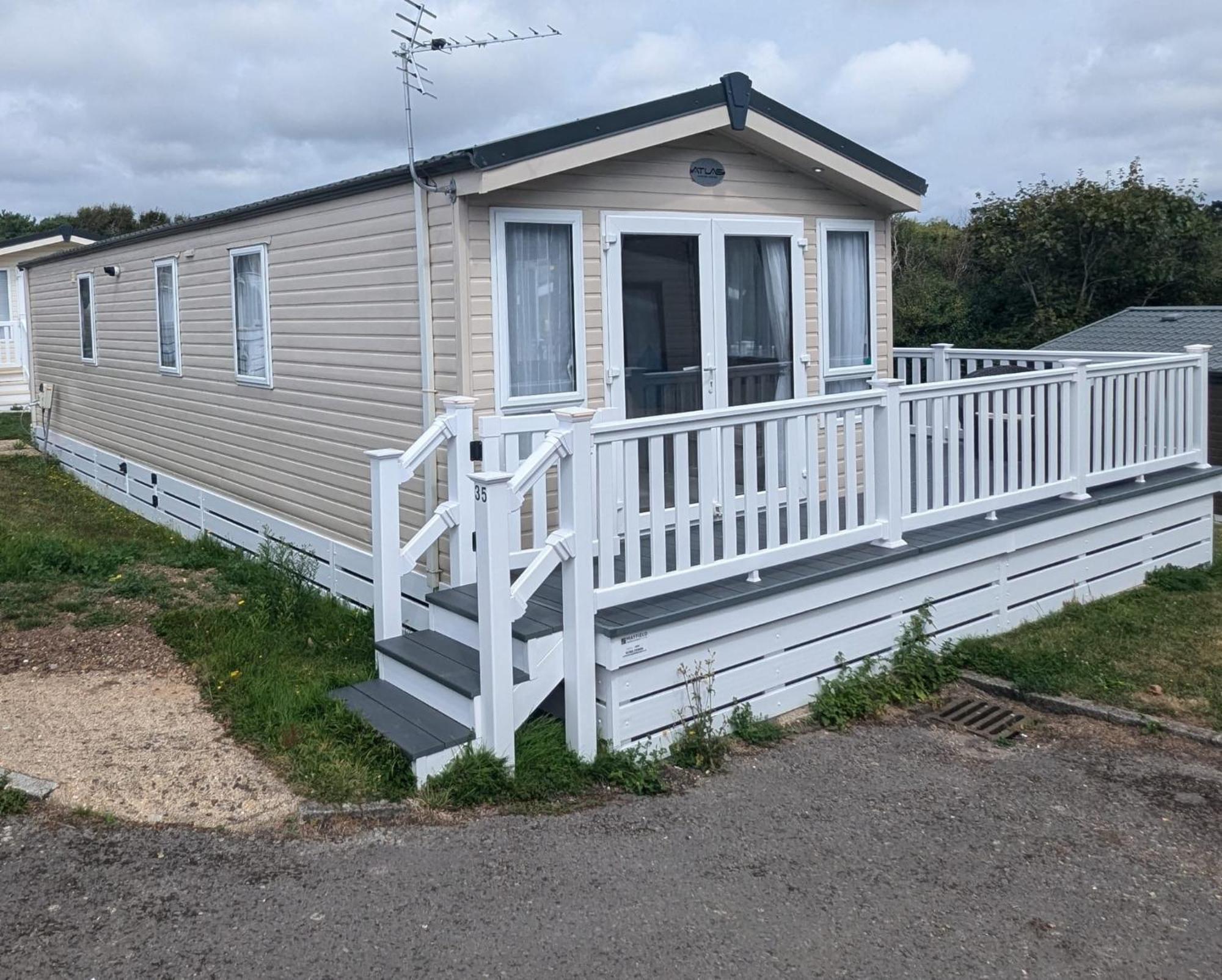Lovely Bright And Airy Caravan On The 5 Star Shorefield Country Park Entertainment Passes Included Milford-on-Sea Exteriér fotografie