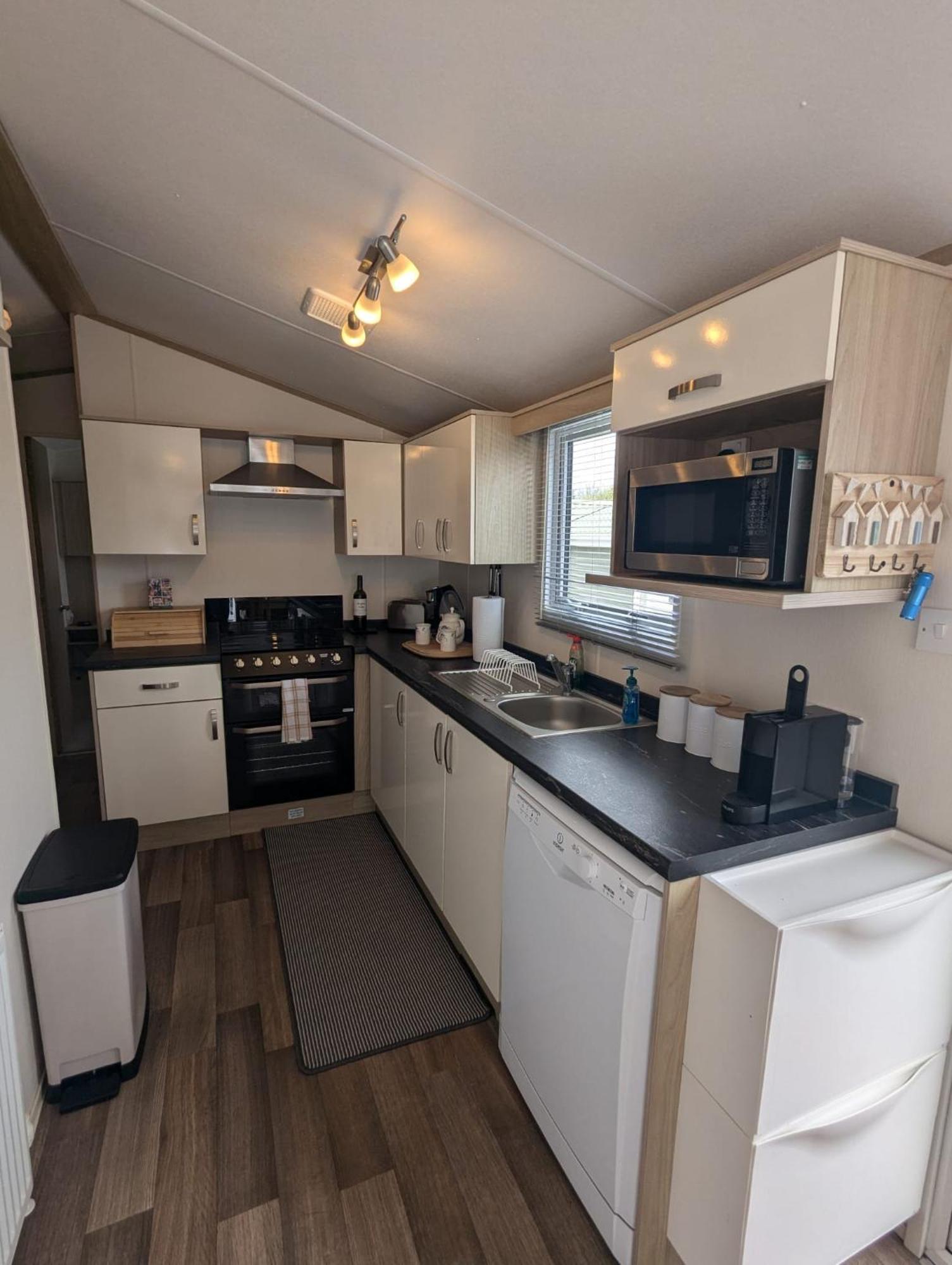 Lovely Bright And Airy Caravan On The 5 Star Shorefield Country Park Entertainment Passes Included Milford-on-Sea Exteriér fotografie