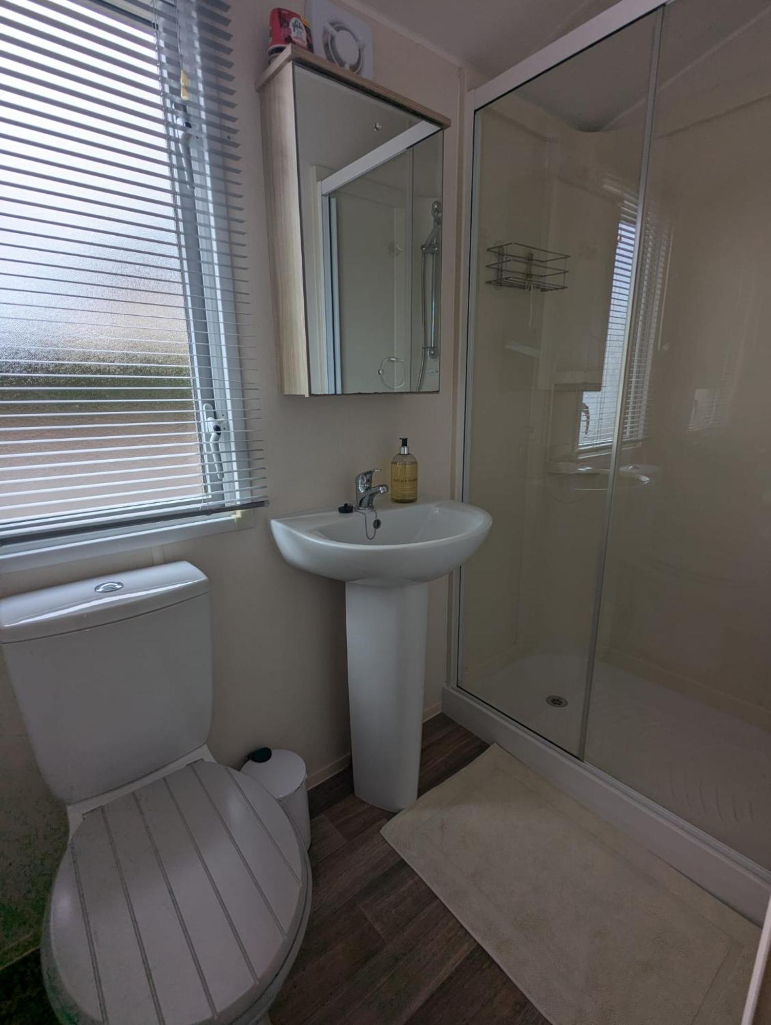 Lovely Bright And Airy Caravan On The 5 Star Shorefield Country Park Entertainment Passes Included Milford-on-Sea Exteriér fotografie