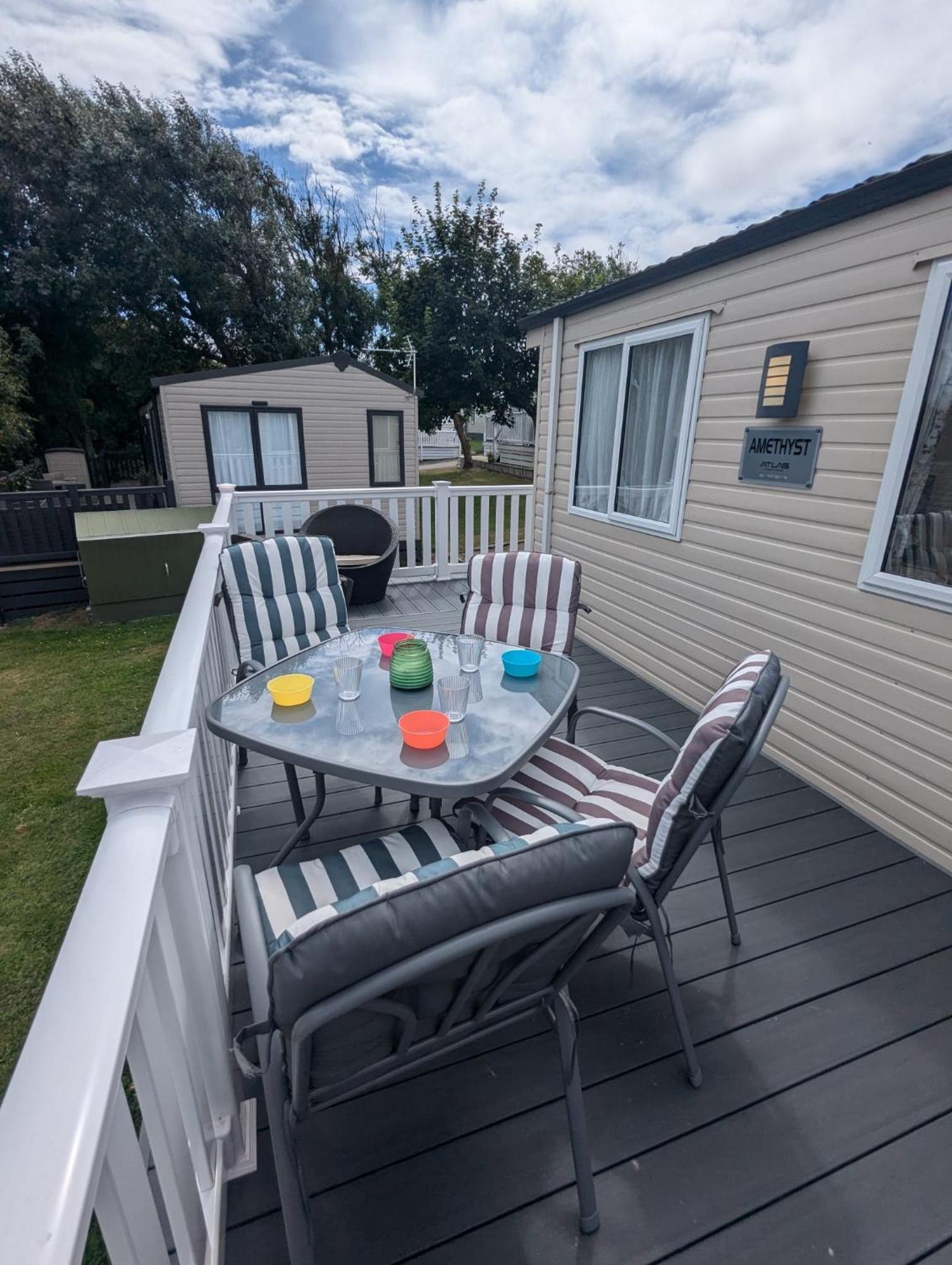 Lovely Bright And Airy Caravan On The 5 Star Shorefield Country Park Entertainment Passes Included Milford-on-Sea Exteriér fotografie